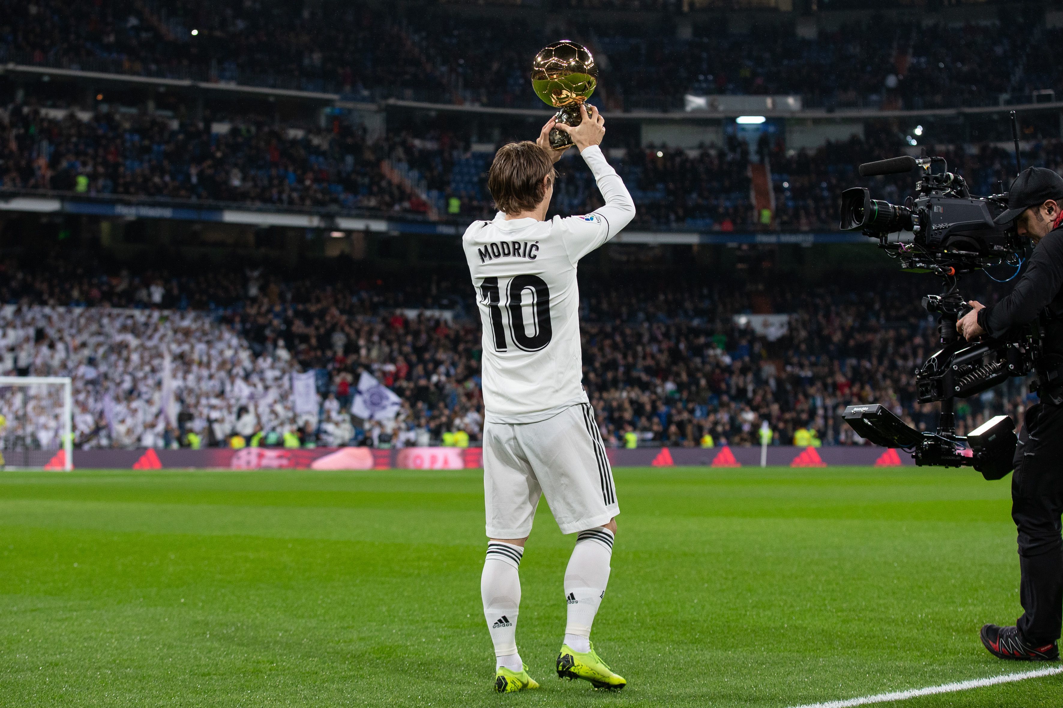 大谷翔平在 2024 年 8 月单场完成三次盗垒，展现了惊人的起步爆发力