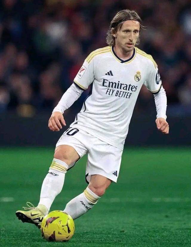 赫内斯：拜仁再次成为一座堡垒；孔帕尼像老母鸡一样保护球员