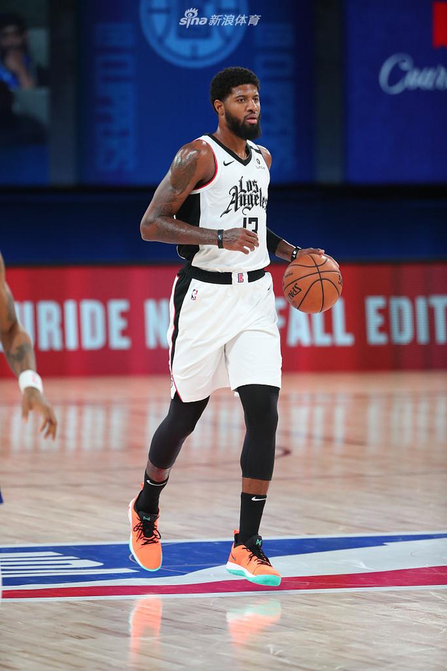 和年轻球员 和年轻球员