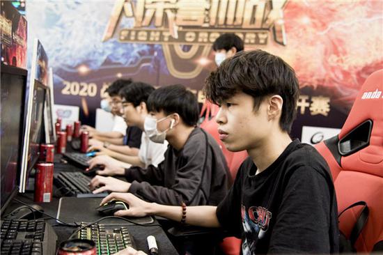 更是冷静和 更是冷静和