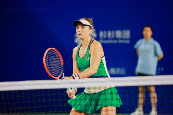 举一动都被 举一动都被